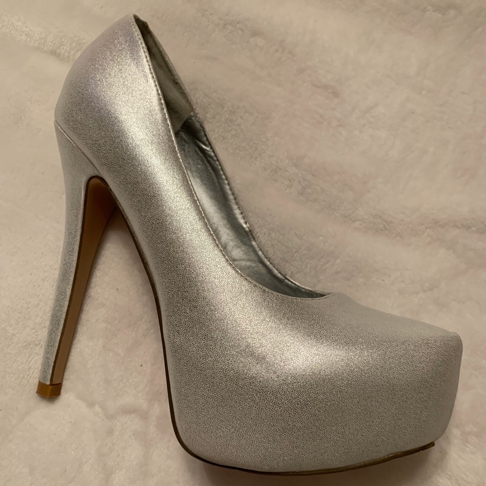 Metallic Silver Pumps